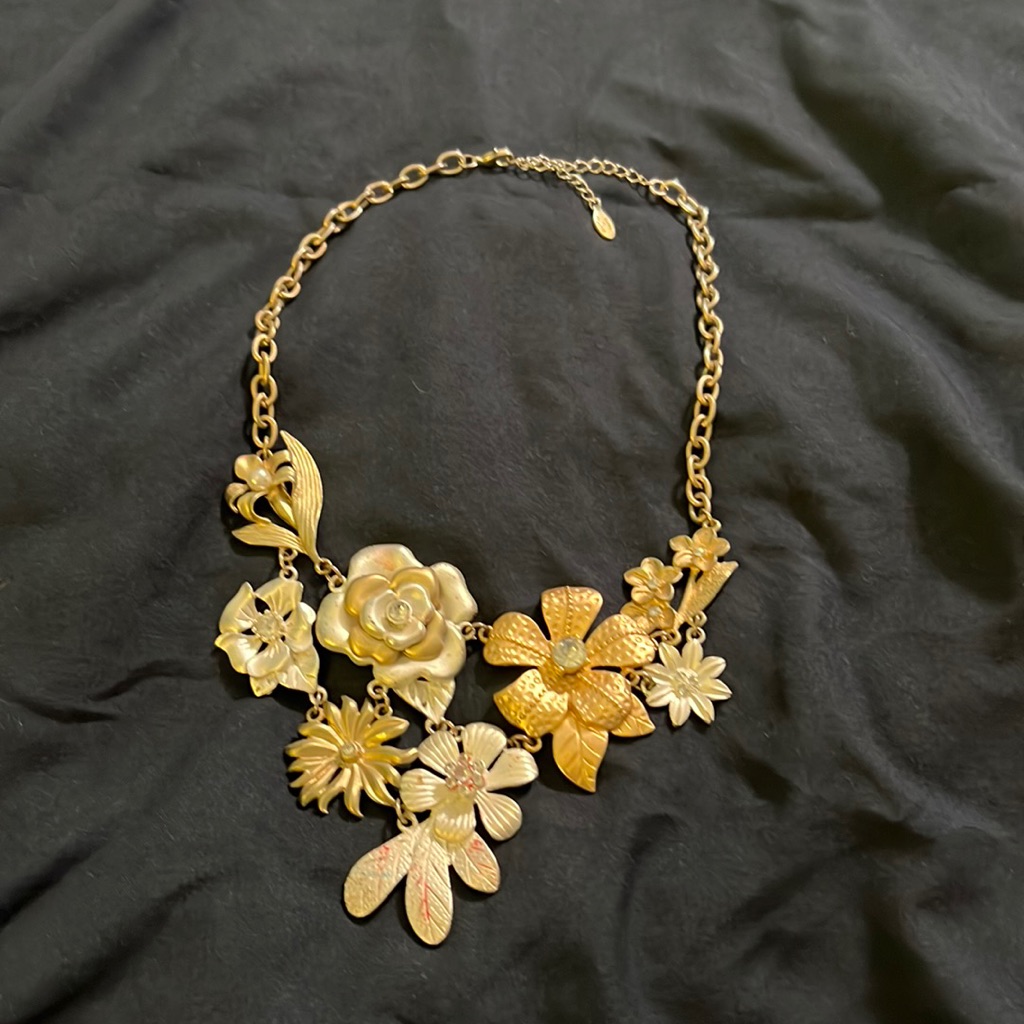 Robert Rose Statement Necklace 25$